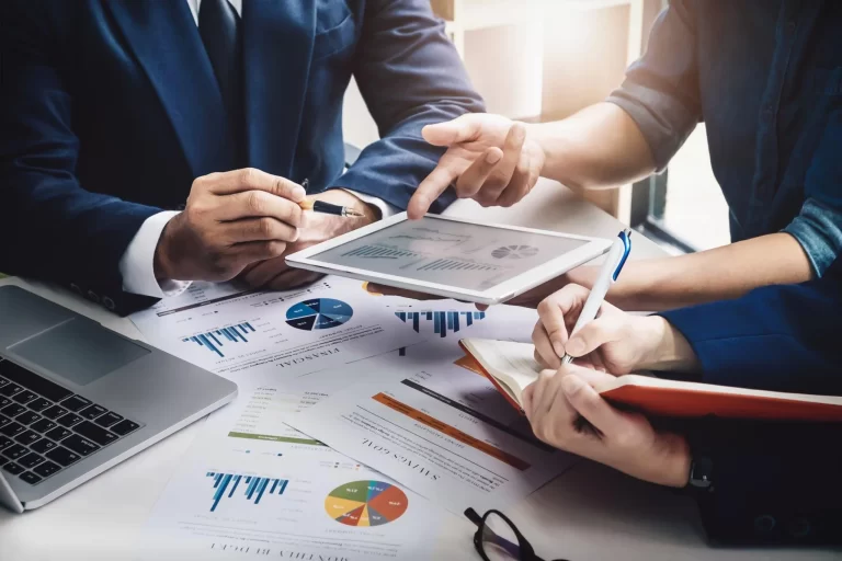 https://www.pharmahub.uk/wp-content/uploads/2023/11/Building-Business-768x512.webp